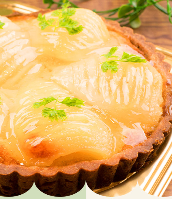 洋梨のタルト 洋梨を贅沢に使用した、ボリュームのあるタルトです。さっくりとした食感をお楽しみください。